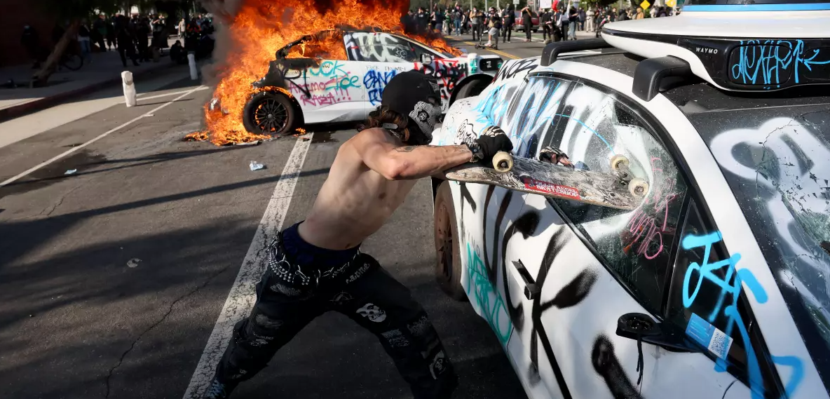 Los Angeles protests against the escalation of the ICE sweep!